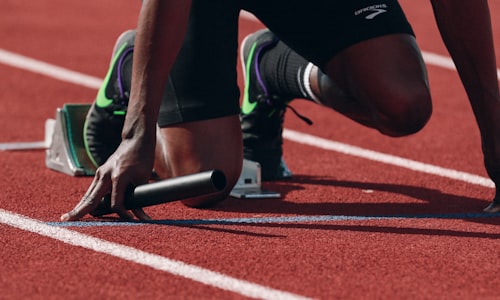 多种体育项目图标汇聚的创意图片